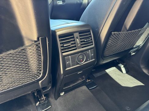 Used 2015 Mercedes-Benz GL 450 4MATIC image 24