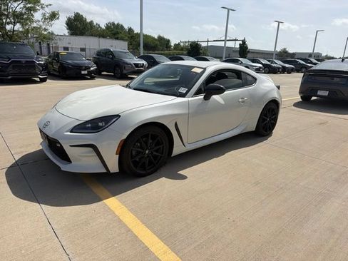 Used 2023 Toyota GR86 Premium w/ ALL Weather Mat Package (TMS) RWD image 3