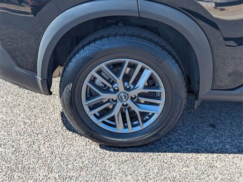 Used 2023 Nissan Rogue S image 9