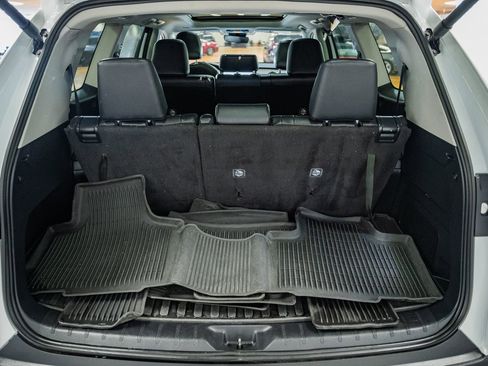 Used 2024 Toyota Grand Highlander XLE image 11