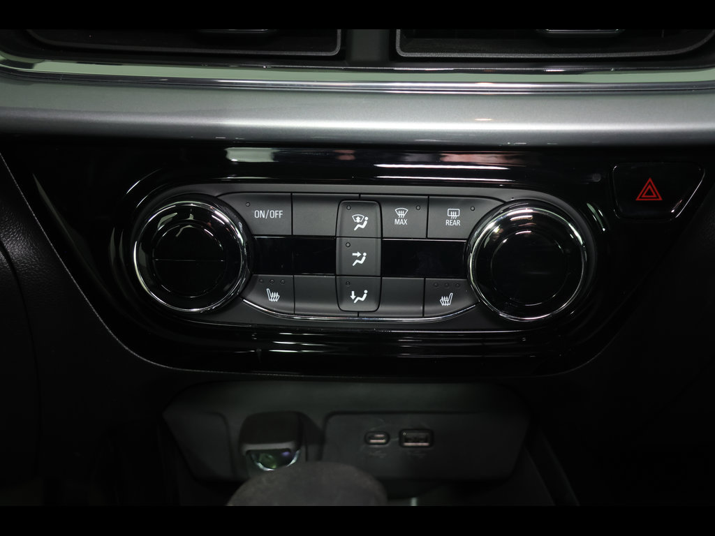 Used 2025 Chevrolet Trax LT w/ Driver Confidence Package FWD image 24