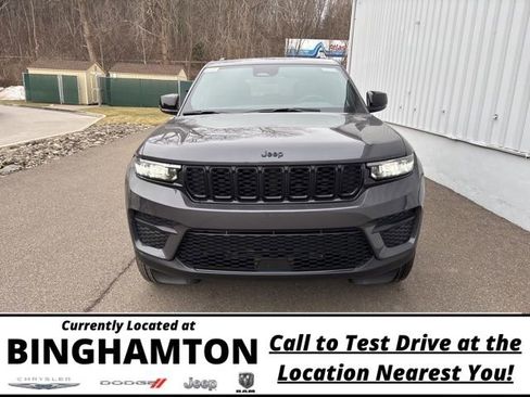 New 2025 Jeep Grand Cherokee 4WD image 2