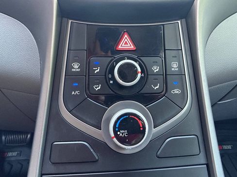 Used 2016 Hyundai Elantra SE FWD image 18