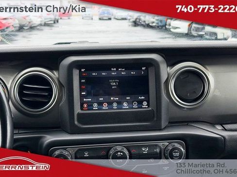 Used 2021 Jeep Wrangler Unlimited Sahara AWD/4WD image 9