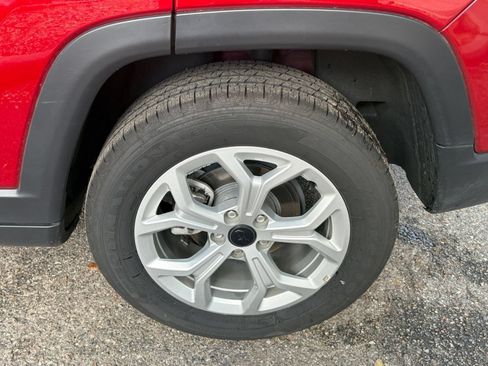 Used 2025 Jeep Compass Latitude AWD/4WD image 29