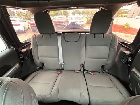 Used 2022 Jeep Wrangler Unlimited Sahara image 13