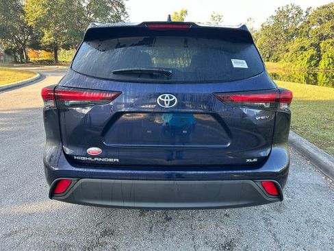 Certified 2025 Toyota Highlander XLE image 4