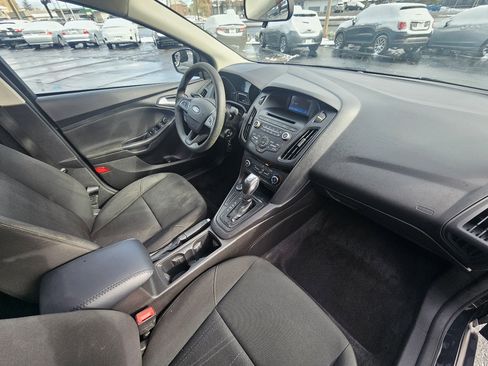 Used 2016 Ford Focus SE w/ Reverse Sensing Package image 40