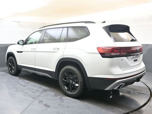 New 2026 Volkswagen Atlas Peak Edition image 3