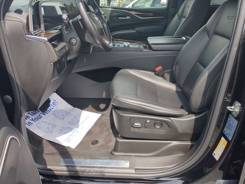 Certified 2022 Cadillac Escalade Luxury AWD/4WD image 17