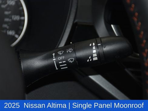 Used 2025 Nissan Altima 2.5 SR w/ SR Premium Package image 12