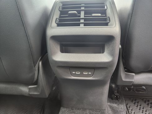 New 2025 Volkswagen Tiguan SE image 27