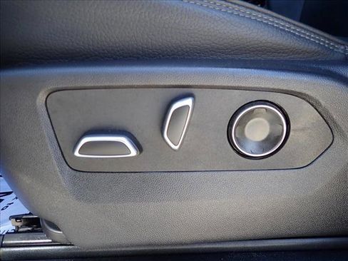 Used 2025 GMC Sierra 1500 Denali AWD/4WD image 12