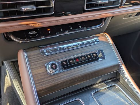 Used 2025 Lincoln Aviator Reserve w/ Equipment Group 201A AWD/4WD image 24