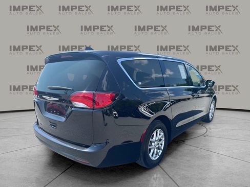 Used 2025 Chrysler Voyager LX FWD image 3