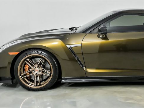 Used 2020 Nissan GT-R Premium AWD/4WD image 7