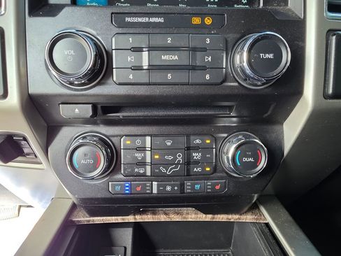 Used 2018 Ford F250 Lariat w/ Chrome Package image 18