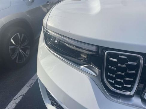 Used 2025 Jeep Grand Cherokee Summit image 3