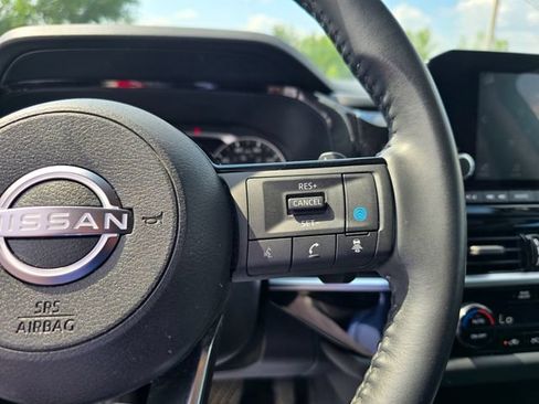 Used 2022 Nissan Pathfinder SV AWD/4WD image 24
