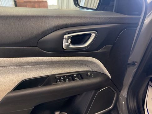 Used 2024 Jeep Compass Latitude image 25