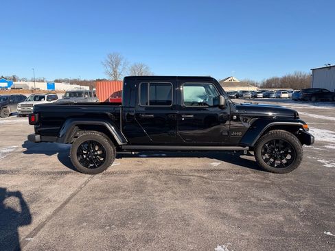 Used 2025 Jeep Gladiator Sport image 5