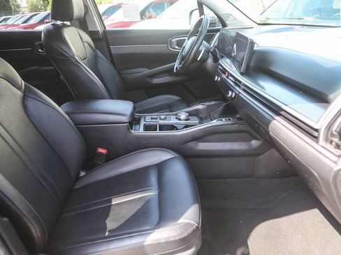 Certified 2025 Kia Sorento EX AWD/4WD image 17