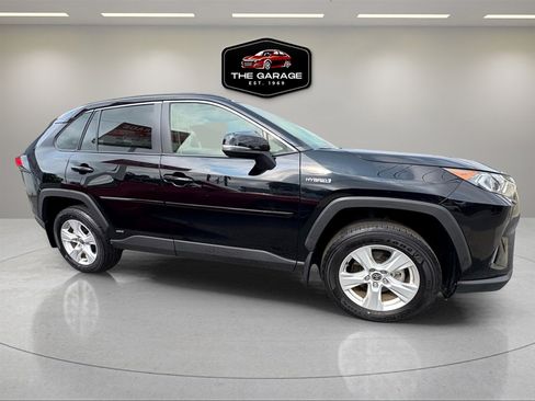 Used 2021 Toyota RAV4 XLE w/ Convenience Package image 8