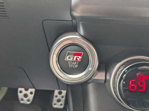 Used 2025 Toyota GR86 Premium image 24