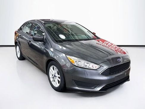 Used 2018 Ford Focus SE image 3