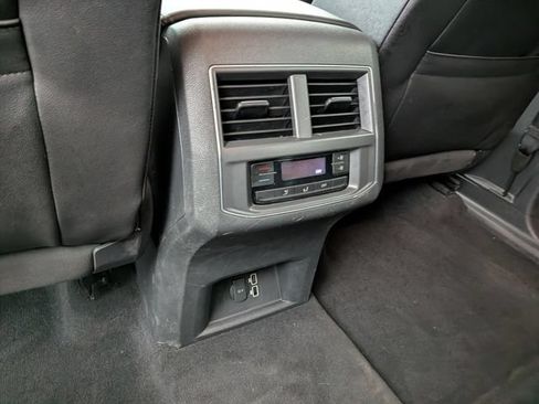 Used 2018 Volkswagen Atlas SE AWD/4WD image 16