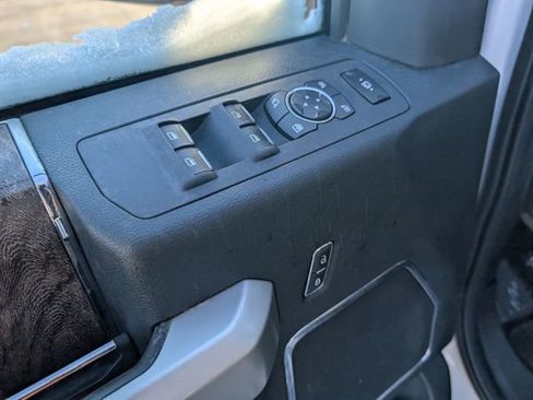 Used 2019 Ford F250 Lariat w/ Chrome Package image 17