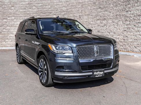 Used 2022 Lincoln Navigator Reserve image 1