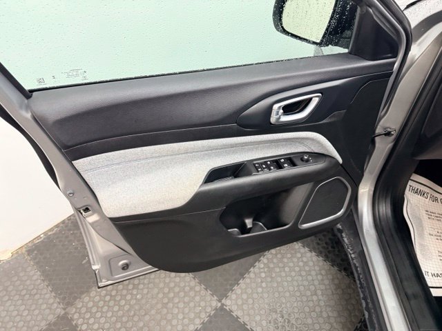 Used 2023 Jeep Compass Latitude w/ Convenience Group AWD/4WD image 22