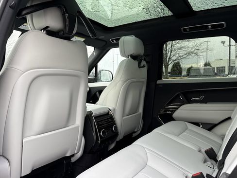 Used 2025 Land Rover Range Rover Sport SE AWD/4WD image 11
