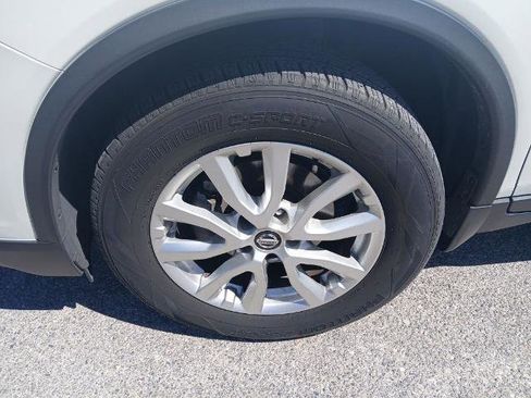 Certified 2020 Nissan Rogue SV FWD image 3