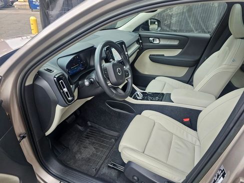 Certified 2023 Volvo XC40 B5 Plus w/ Climate Package image 17