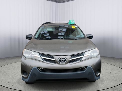 Used 2015 Toyota RAV4 LE FWD image 2