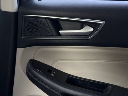 Used 2019 Ford Edge Titanium FWD image 32