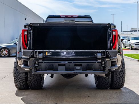 Used 2024 GMC Sierra 3500 Denali Ultimate AWD/4WD image 9