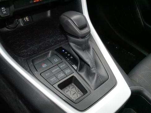 Certified 2025 Toyota RAV4 XLE AWD/4WD image 24
