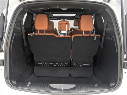 Used 2025 Chrysler Pacifica Pinnacle image 6