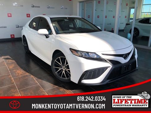 Used 2021 Toyota Camry SE w/ Cold Weather Package image 1