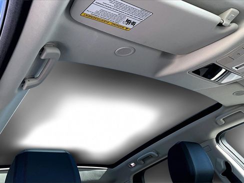 Used 2025 Land Rover Discovery Sport S image 25