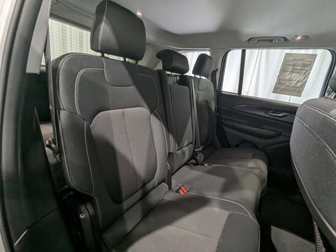 Used 2023 Jeep Grand Cherokee Laredo image 10