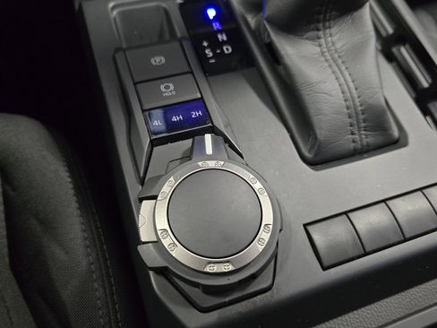 Used 2024 Toyota Tacoma SR image 28