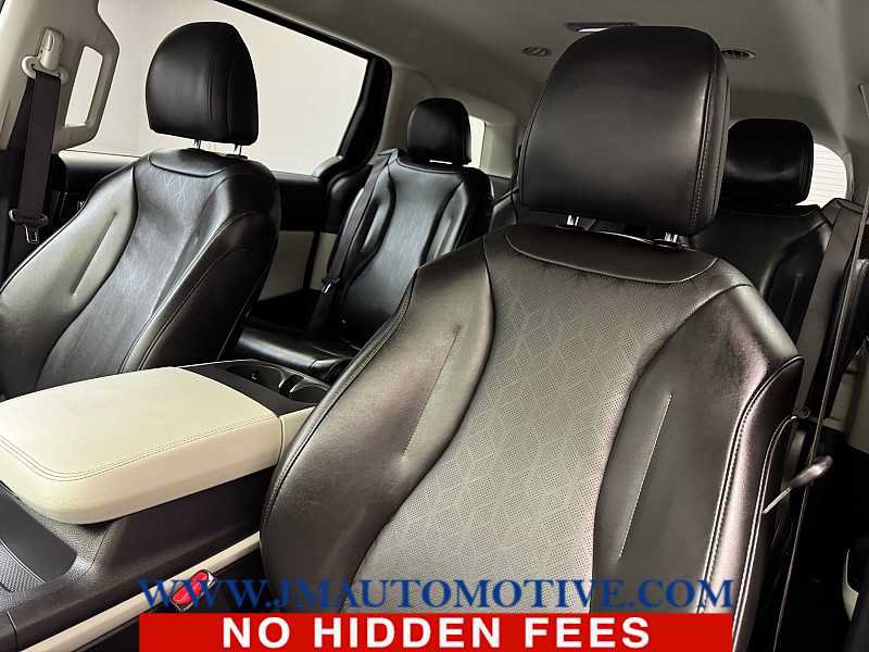 Used 2024 Kia Carnival LX FWD image 13