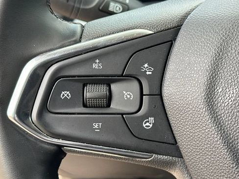 Used 2025 Chevrolet Trax LT w/ LT Convenience Package FWD image 24