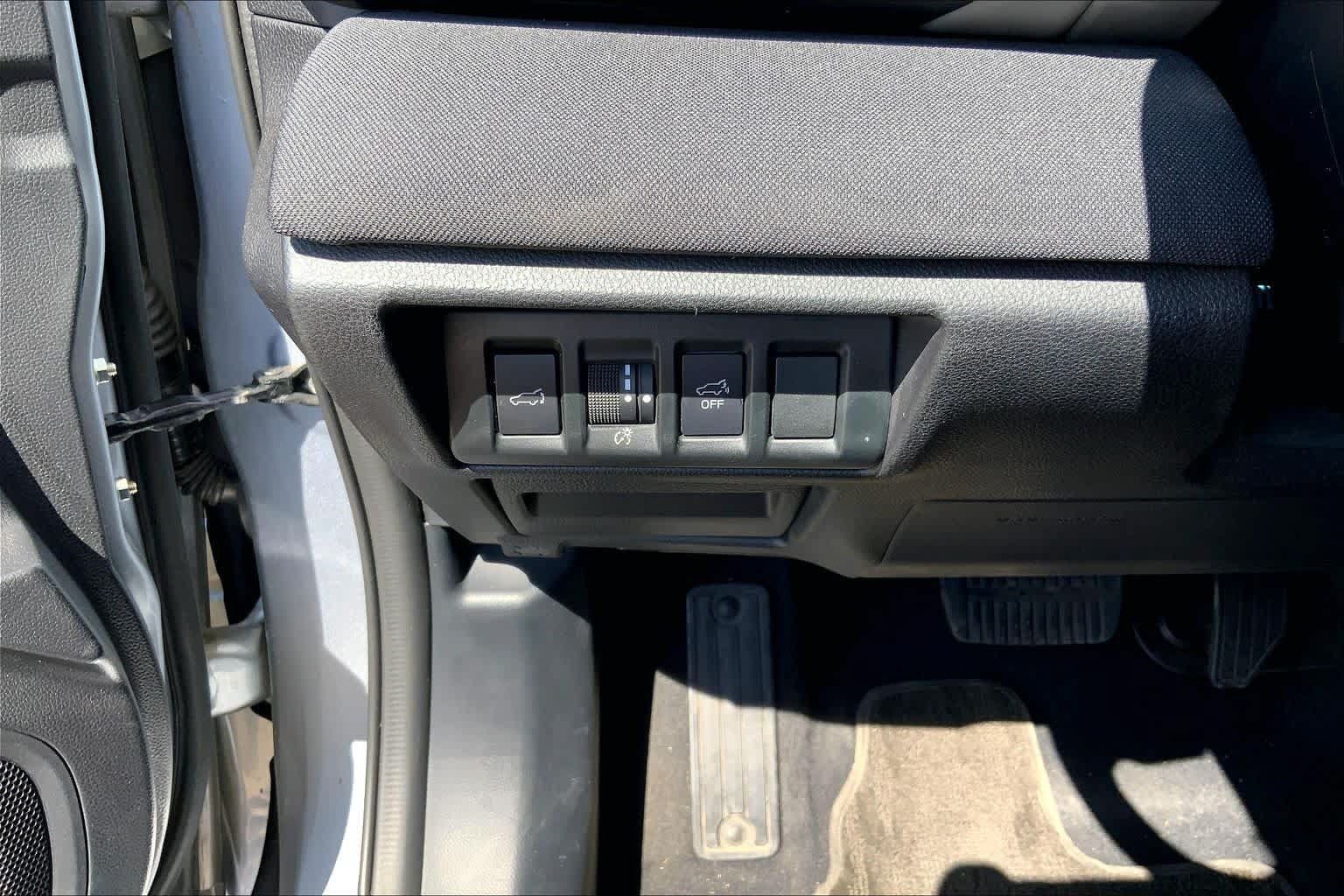 Used 2025 Subaru Outback Premium AWD/4WD image 32