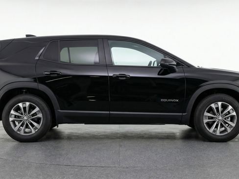 Used 2025 Chevrolet Equinox LT image 11