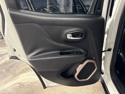 Used 2016 Jeep Renegade Limited FWD image 21